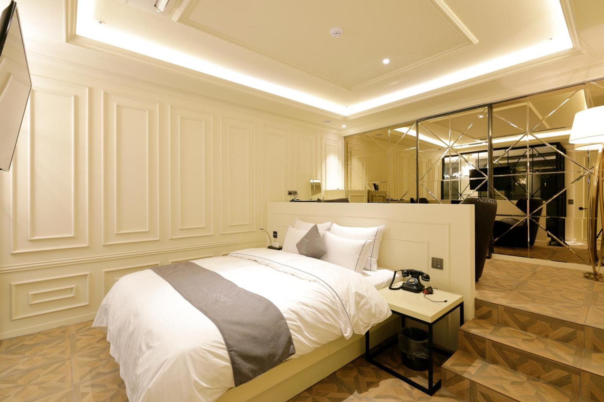 Ischia Hotel Yongin Bagian luar foto