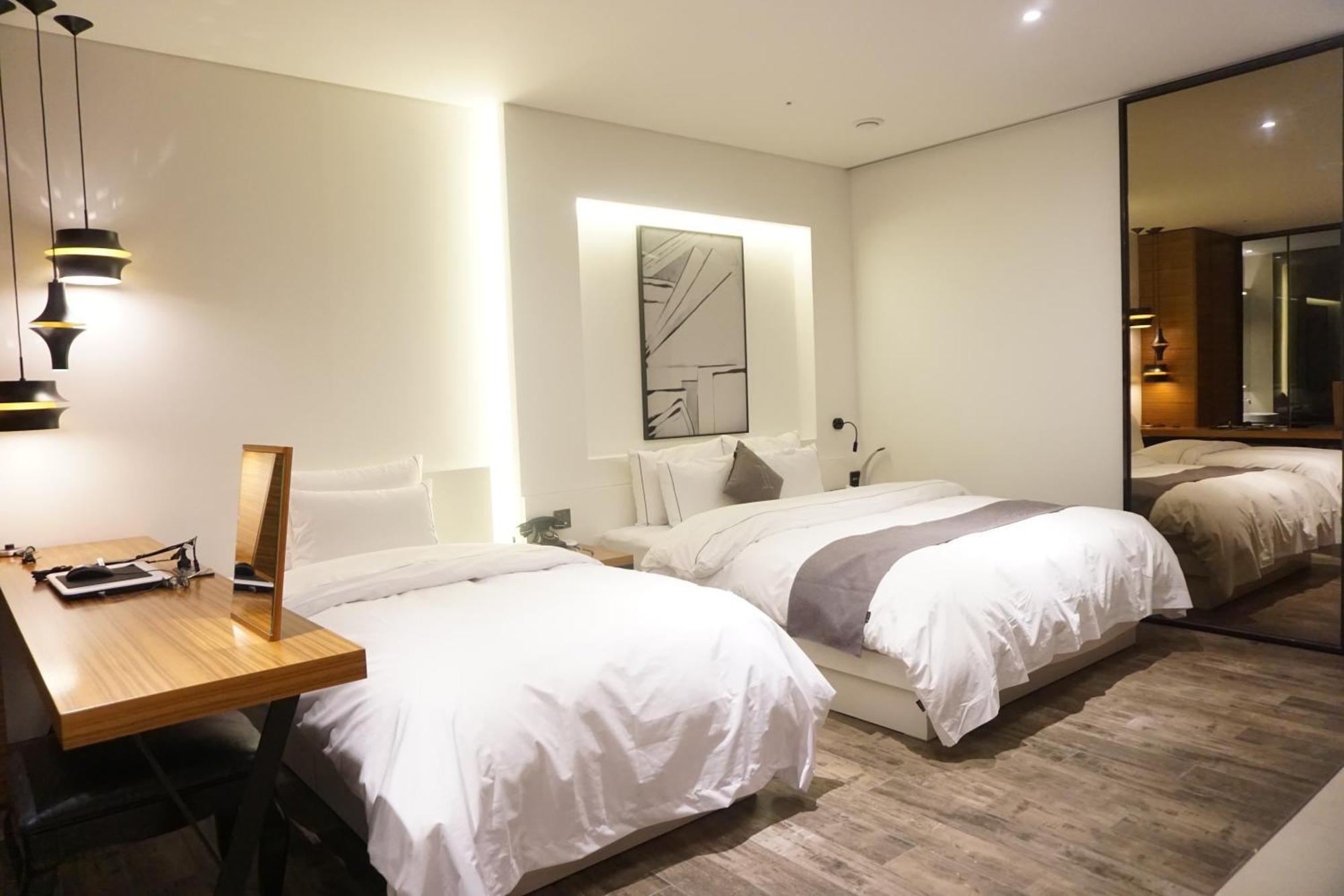 Ischia Hotel Yongin Bagian luar foto